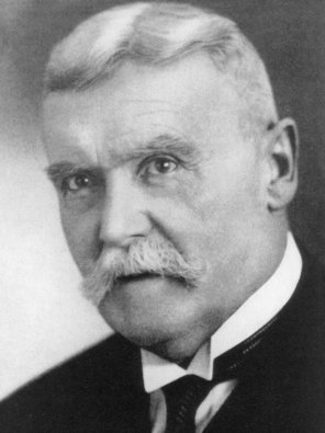 Photographie des alten Daniel Häberle mit Schnauzbart, nur der Kopf abgebildet.